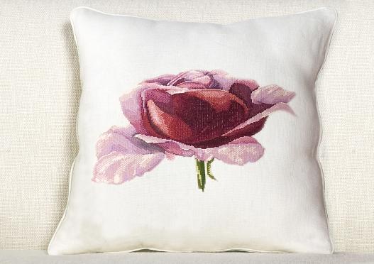 Coussin au point de croix Rose Coussin au point de croix Rose