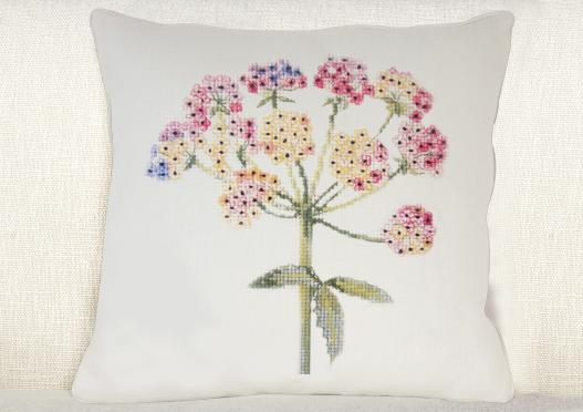 Coussin au point de croix Ombrellifera