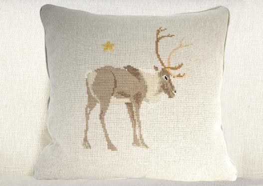 Coussin au point de croix Renne
