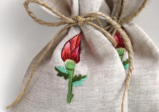 Sachet avec broderies Sachet avec broderies