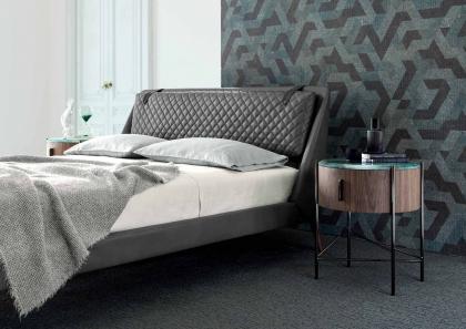 Lit moderne de luxe Chelsea en cuir gris avec tables de chevet Roi - BertO
