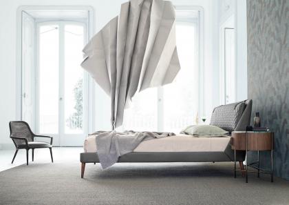 Vue latérale lit moderne de luxe Chelsea en cuir gris - BertO