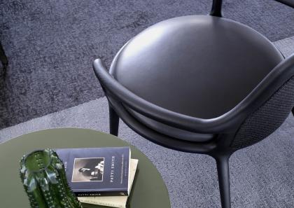 Détails assise fauteuil de design Patti noir - BertO
