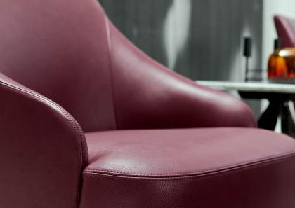 Fauteuil Emilia en cuir rouge accoudoirs - BertO