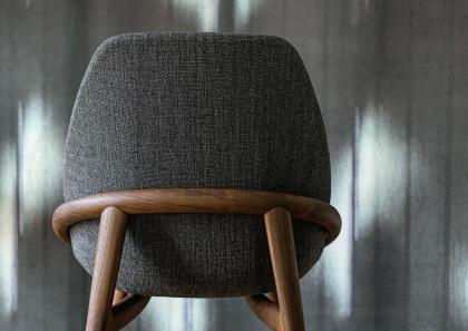 Chaise moderne en bois Jackie WOOD détail structure - BertO