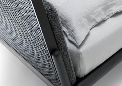 Détail lit East Side avec tête de lit en paille de Vienne Black Edition - BertO