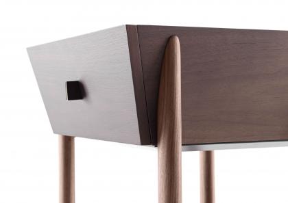 Table de chevet de design Serenas – tiroir avec poignée en métal - BertO	