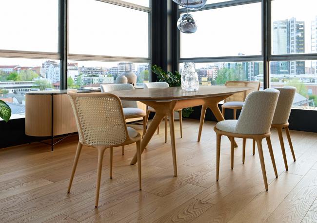 Table Stiv en bois massif de chêne avec plateau en marbre - BertO