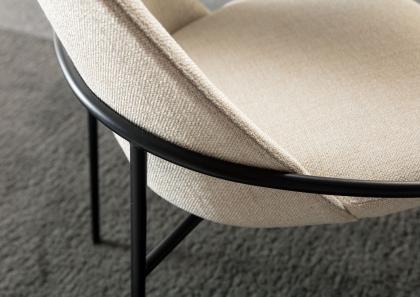 Chaise de design Jackie détail de structure en métal peint noir gaufré - BertO Salotti