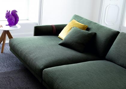 L’assise confortable du canapé profond Dee Dee est parfaite per la détente et la convivialité  - BertO
